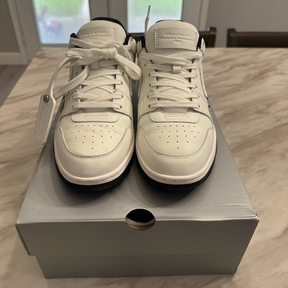 Off-White “Out Of Office” Ooo Low Tops View 2